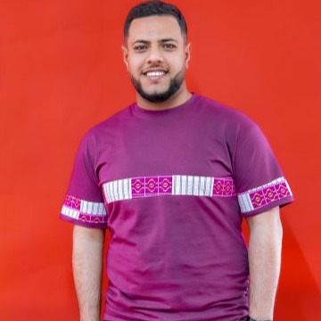 t-shirt violet motif traditionelle